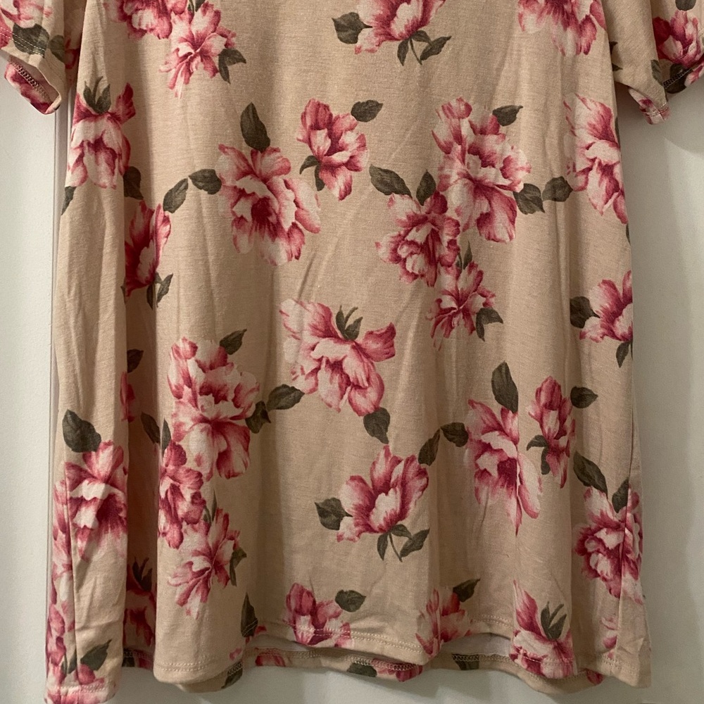 SOLD! NEW! Women’s Boutique Feel the Rhythm Cream Color Pink Floral Top S - Picture 7 of 8